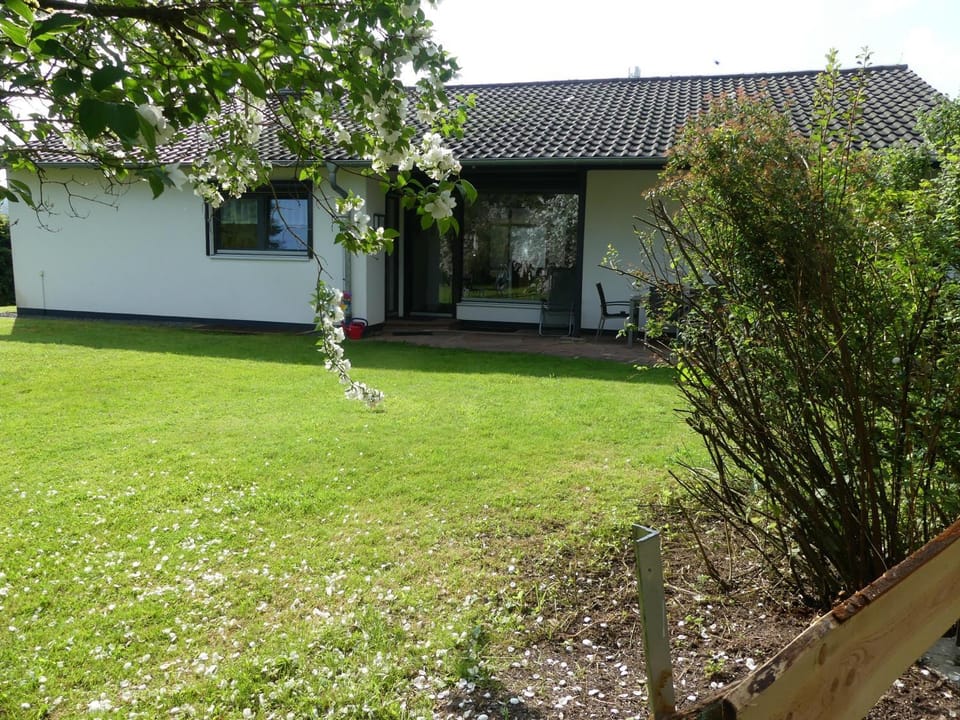 Property building, Garden, Balcony/Terrace