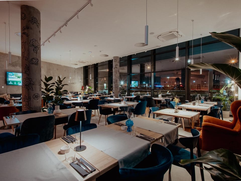 Restaurant/places to eat, Food