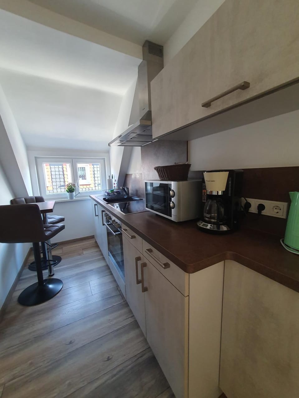 Coffee/tea facilities, Kitchen or kitchenette, stove, kitchen