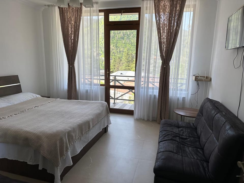 View (from property/room), Balcony/Terrace, Bedroom