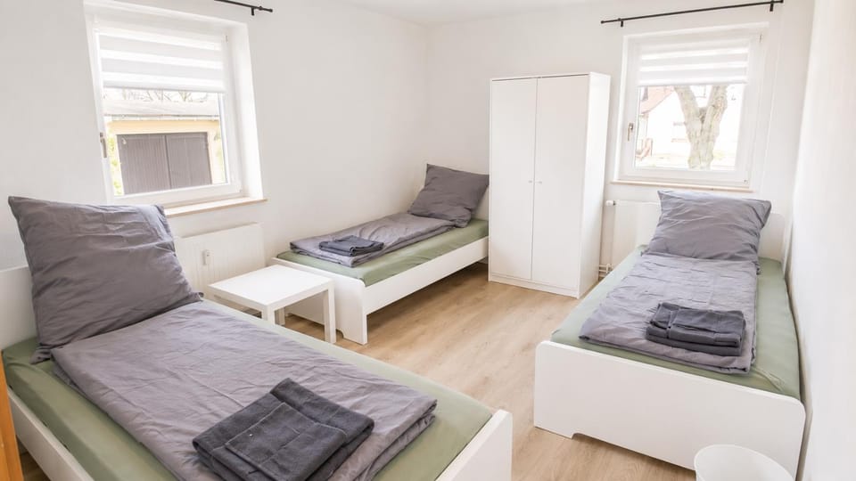 Bed, Living room, Photo of the whole room, Seating area, Bedroom, internet, towels, wardrobe