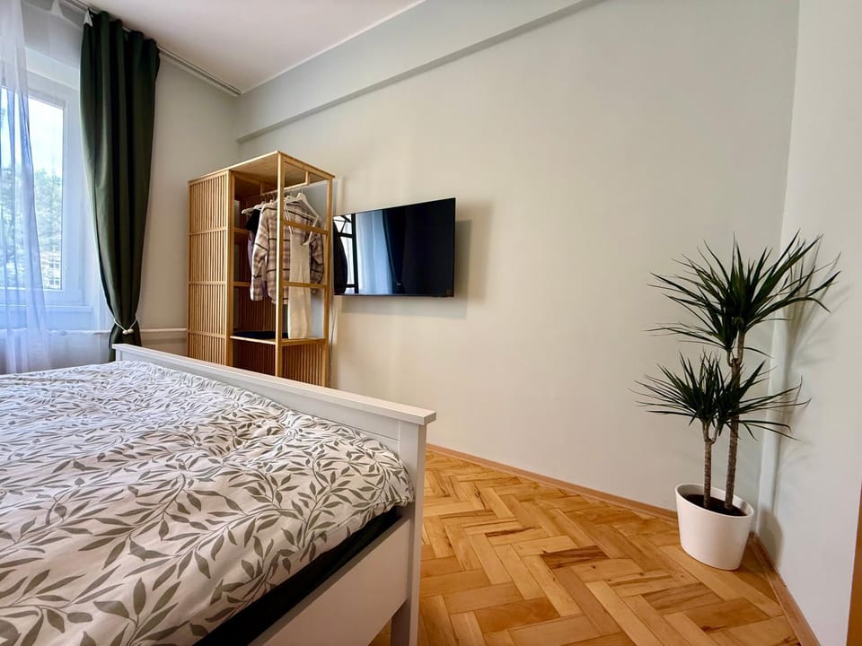 Bedroom, wardrobe