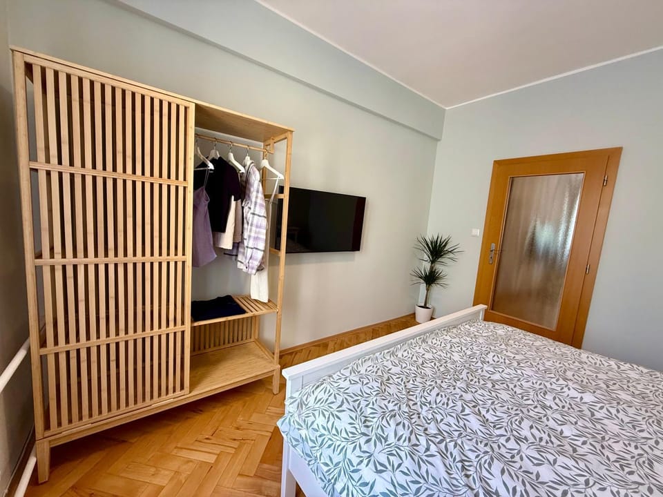 Bedroom, wardrobe