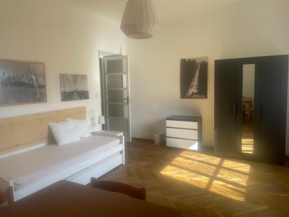 Bed, Living room, wardrobe