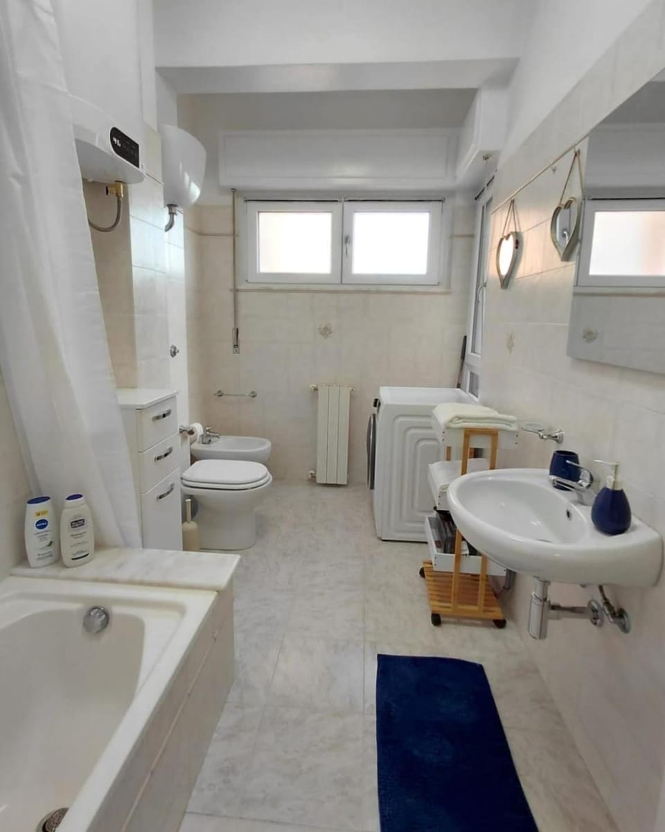 Toilet, Bathroom, bidet, towels