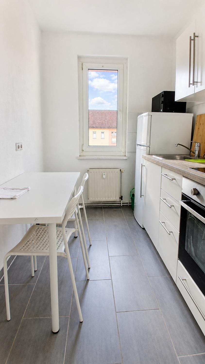 Coffee/tea facilities, Seating area, dishwasher, microwave, oven, kitchen