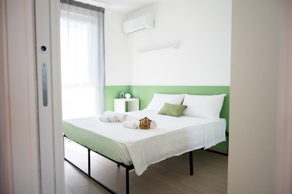 Bed, Photo of the whole room, Bedroom, towels, air conditioner