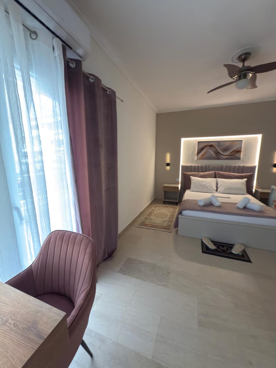 Photo of the whole room, Bedroom