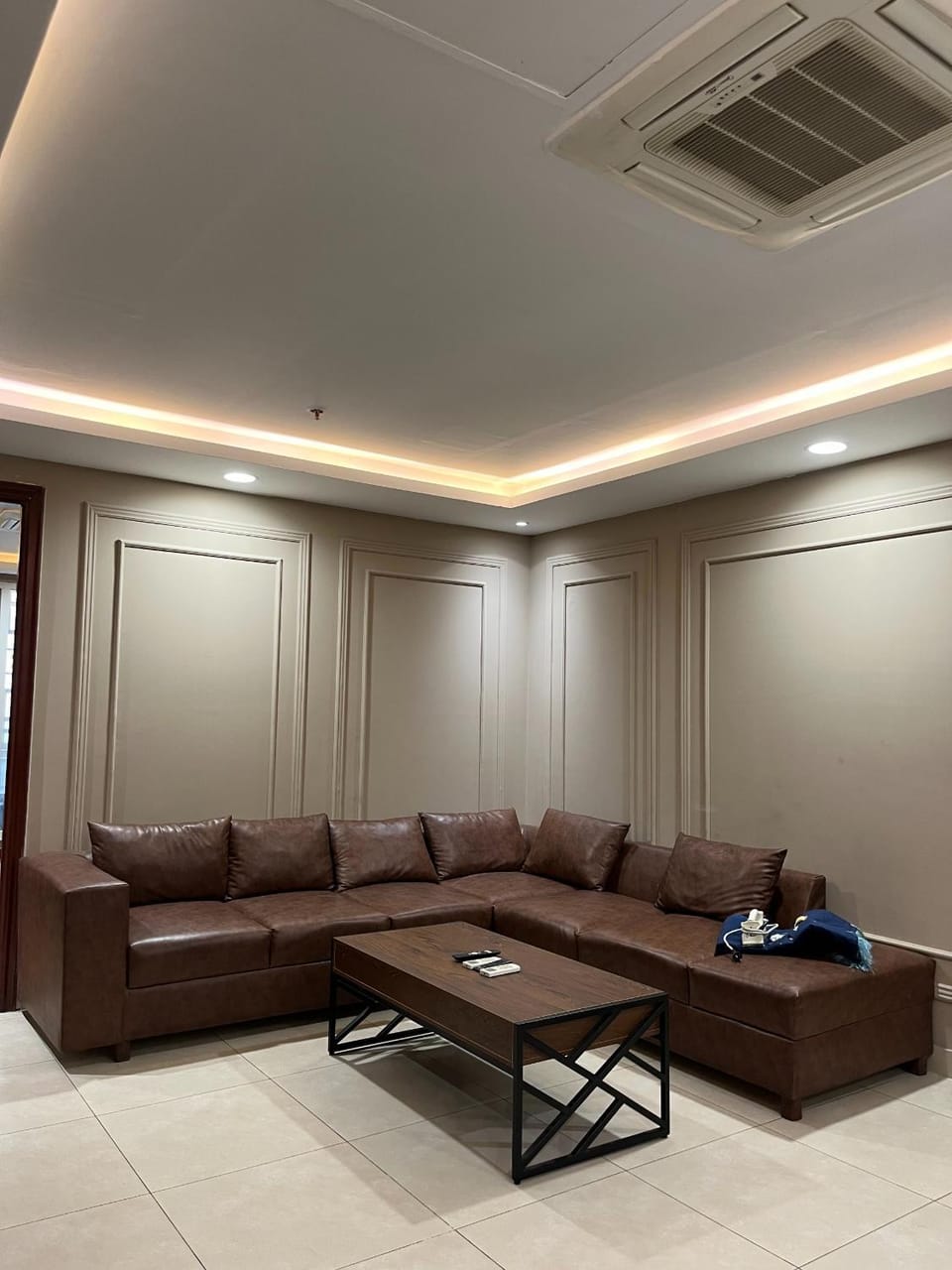 Living room, Seating area, air conditioner