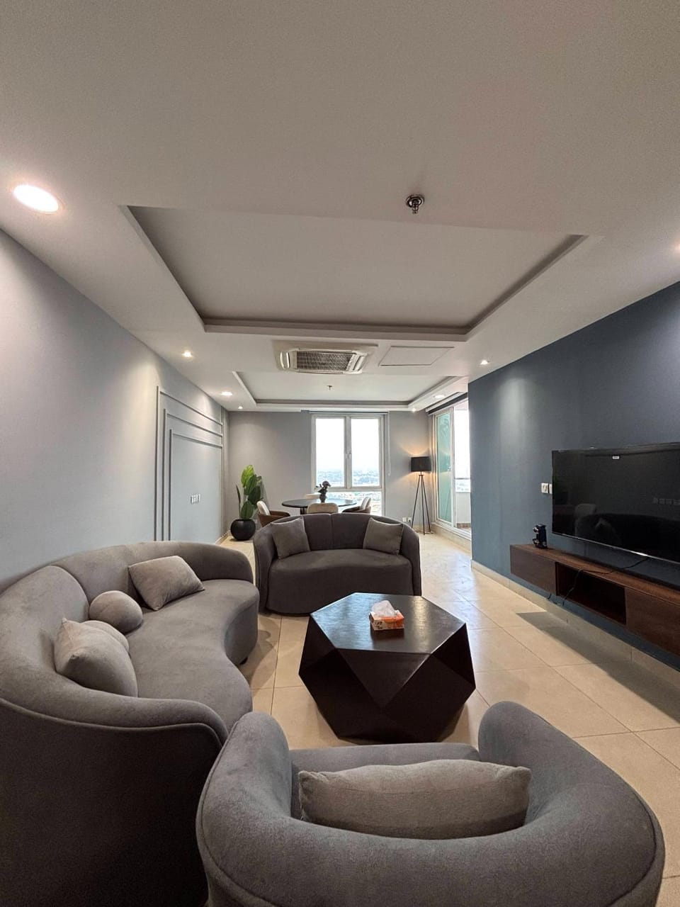 Communal lounge/ TV room, TV and multimedia, Living room, Seating area, Evening entertainment, air conditioner