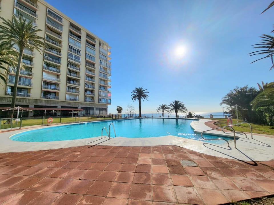 Day, Swimming pool, sunbed