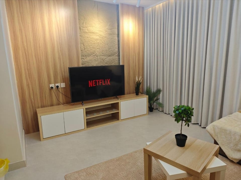 Communal lounge/ TV room, TV and multimedia, Living room, Seating area, Evening entertainment