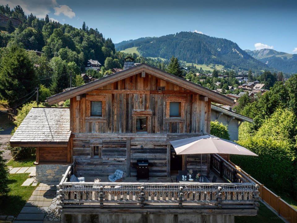 Property building, Day, Natural landscape, Summer, Mountain view