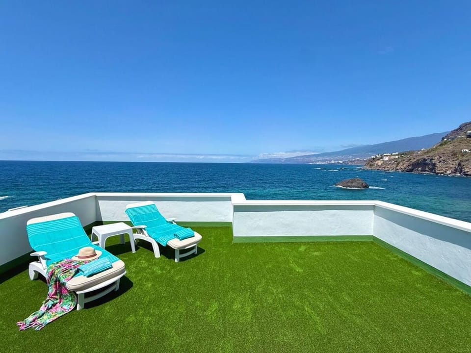 Nearby landmark, Day, Natural landscape, Solarium, View (from property/room), Balcony/Terrace, Mountain view, Sea view, sunbed