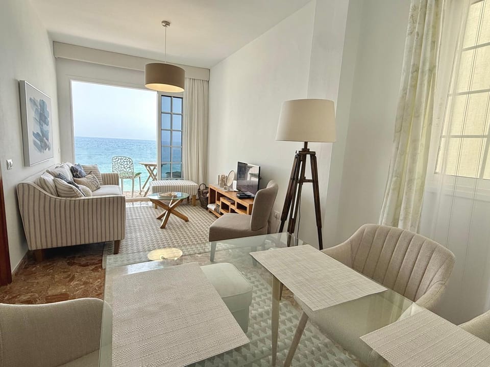 Natural landscape, Living room, Seating area, Dining area, Sea view
