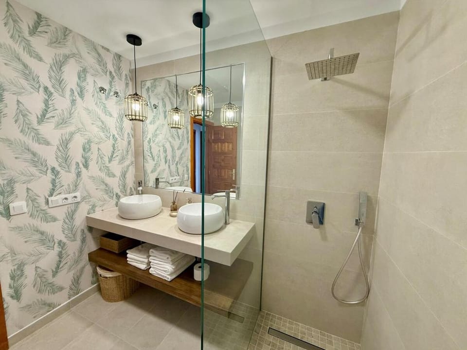 Shower, Bathroom, towels