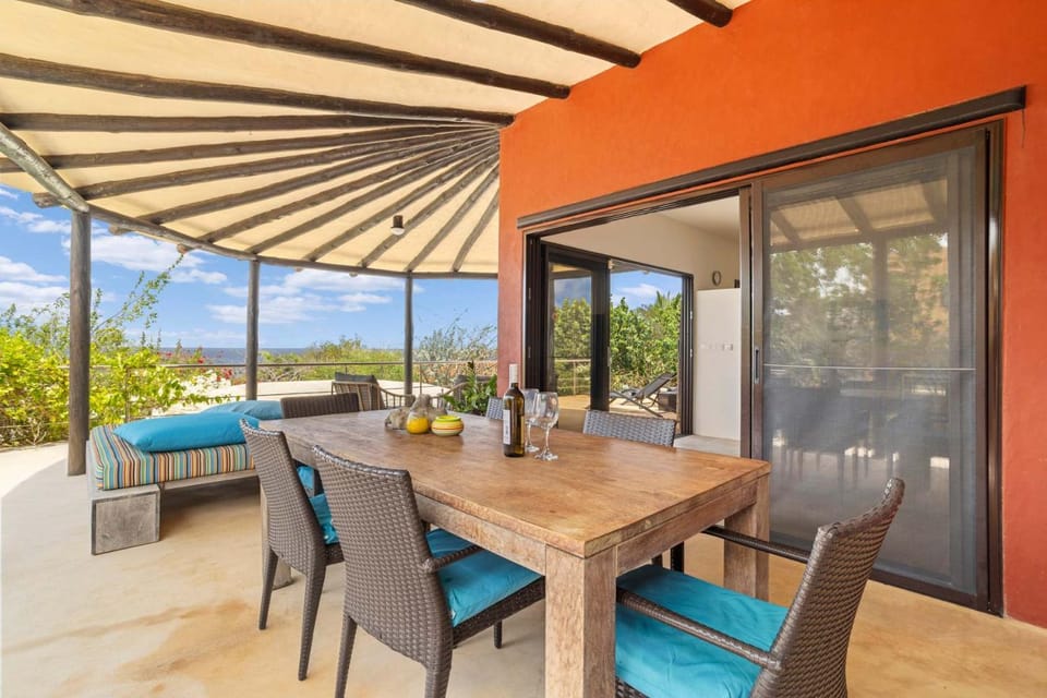Villa Vista Blue with sea views and a tropical garden with private pool and close to world-famous dive spots Villa in Venezuela
