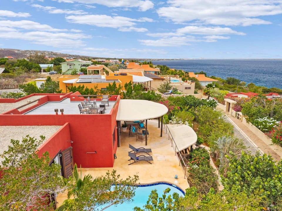 Villa Vista Blue with sea views and a tropical garden with private pool and close to world-famous dive spots Villa in Venezuela