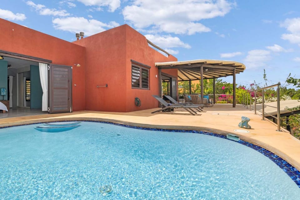 Villa Vista Blue with sea views and a tropical garden with private pool and close to world-famous dive spots Villa in Venezuela
