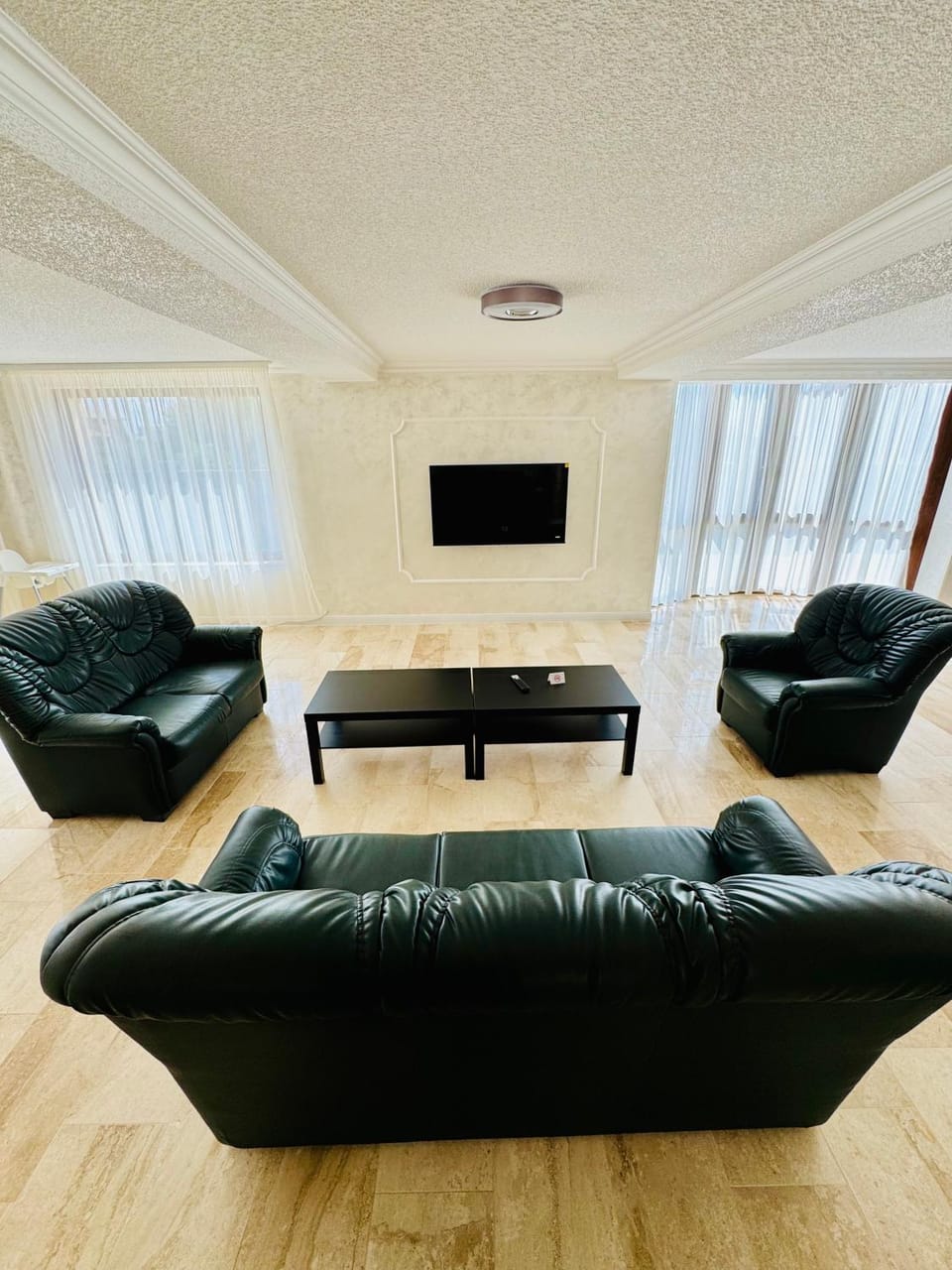 Communal lounge/ TV room, Living room, Seating area