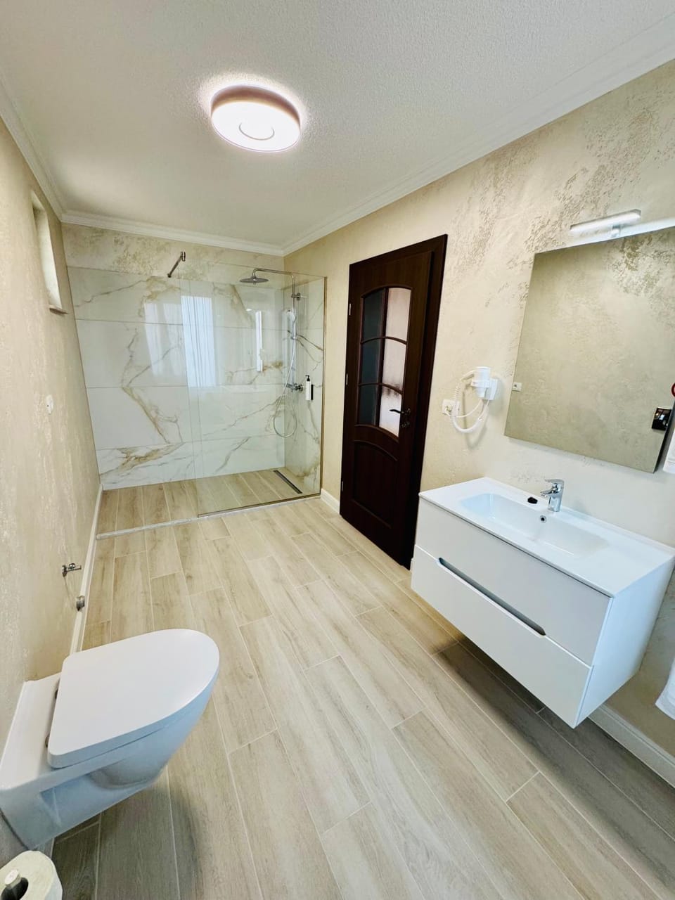 Shower, Toilet, Bathroom, towels