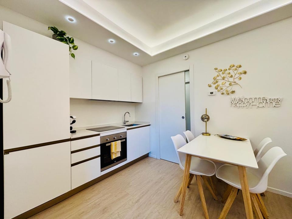 Kitchen or kitchenette, Dining area, oven, stove