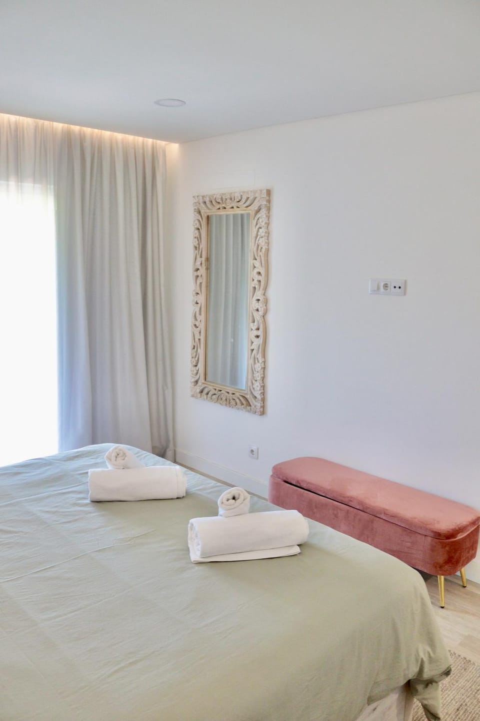 Bed, Photo of the whole room, Bedroom, towels