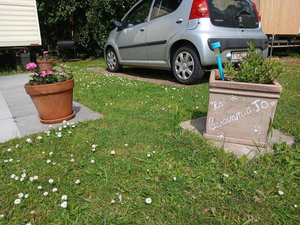 La caravan-à-JO Campground/ 
RV Resort in Belgium