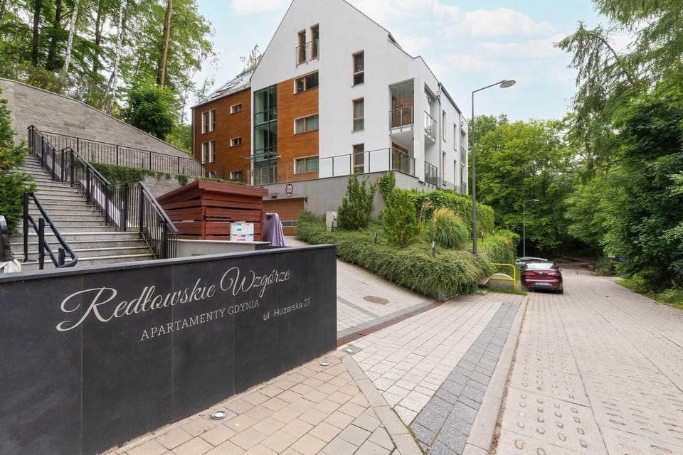 Property building, Day, Neighbourhood, Street view, Location