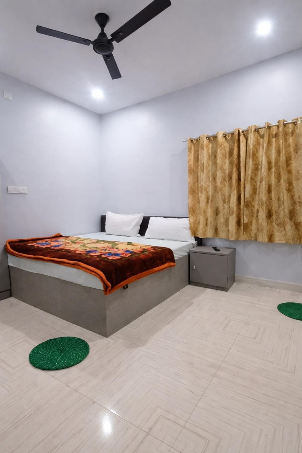 Bed, Photo of the whole room, Bedroom, fireplace