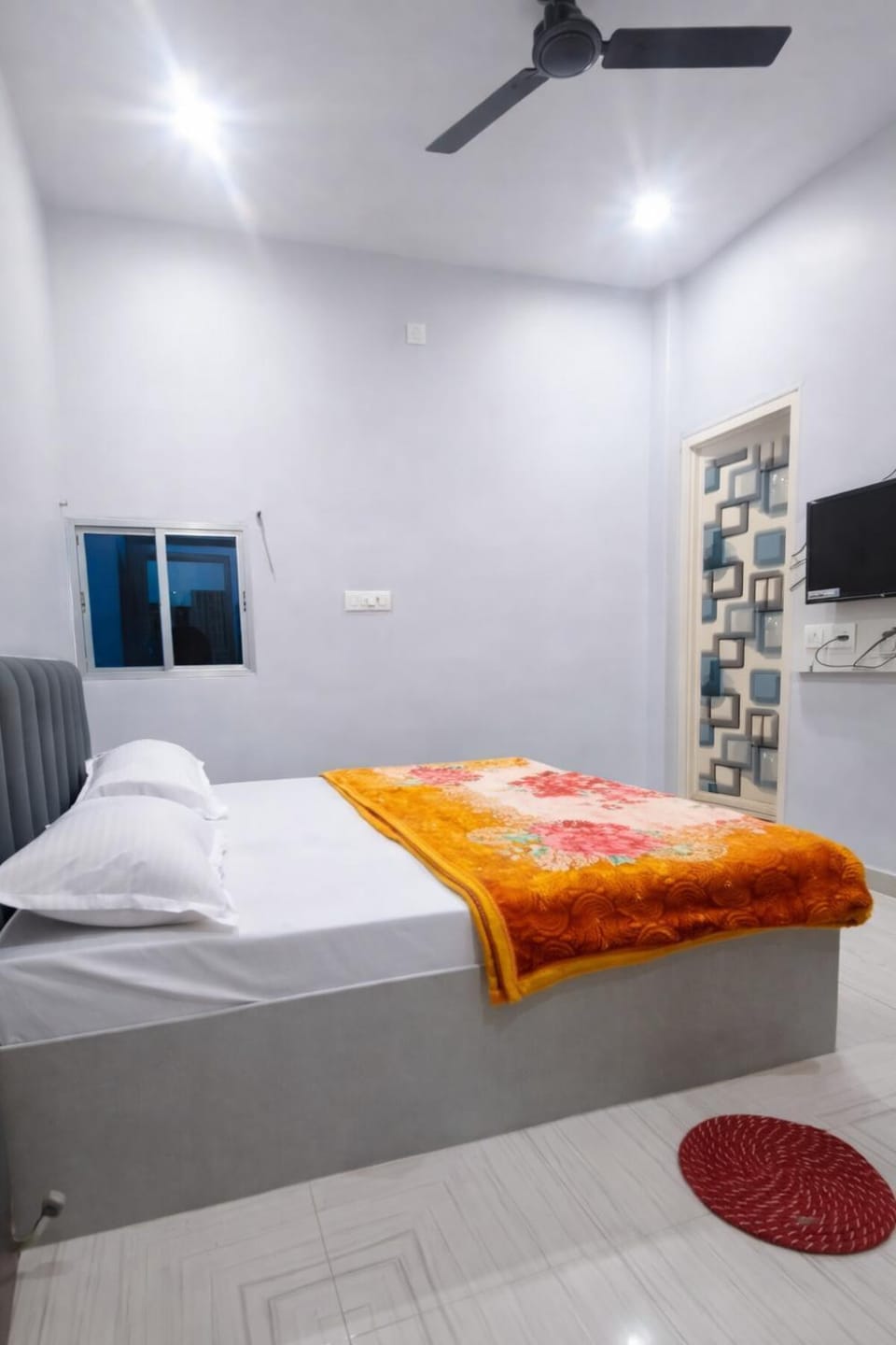 Communal lounge/ TV room, Bed, TV and multimedia, Photo of the whole room, Evening entertainment, Bedroom, air conditioner