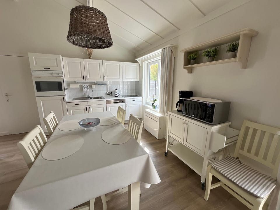 Myfa Beachcottage Zeewind II 270 House in Bredene