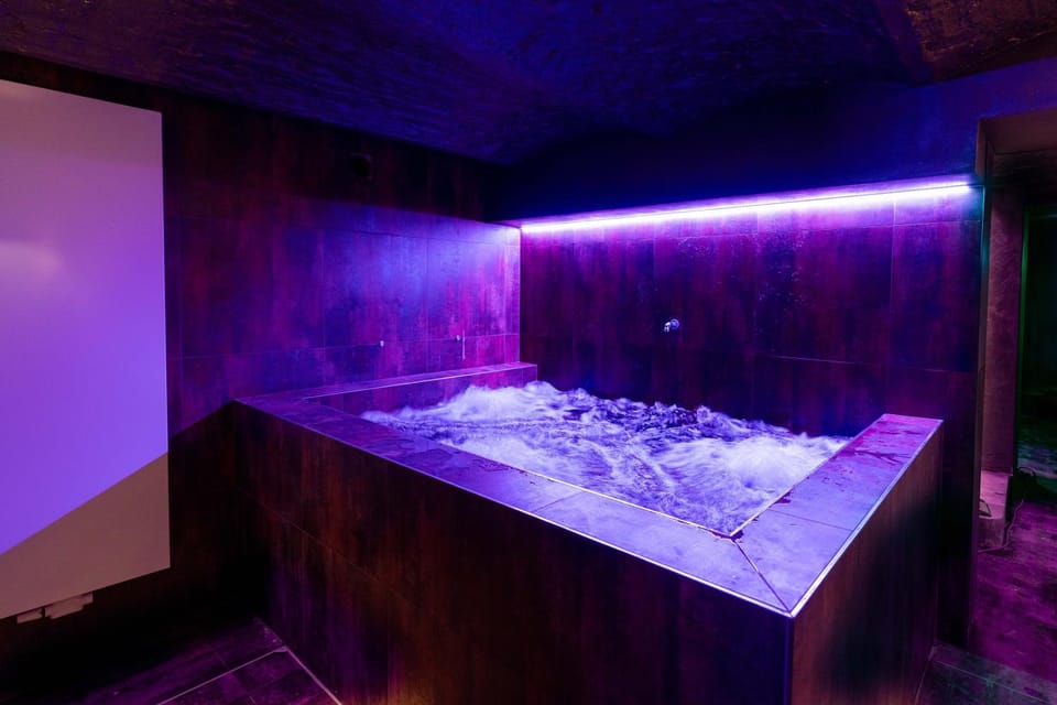 Hot Tub, Swimming pool