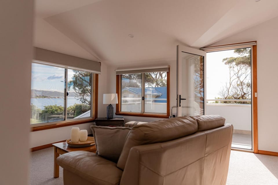 Cod Rock Point House in Bicheno