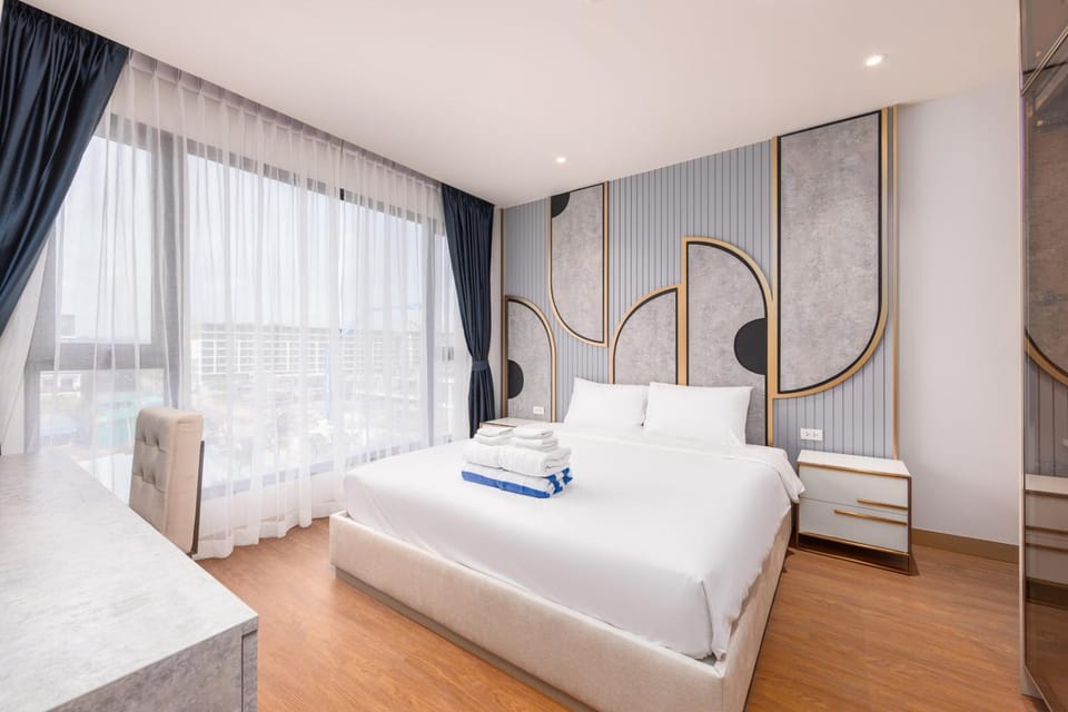 Photo of the whole room, Bedroom