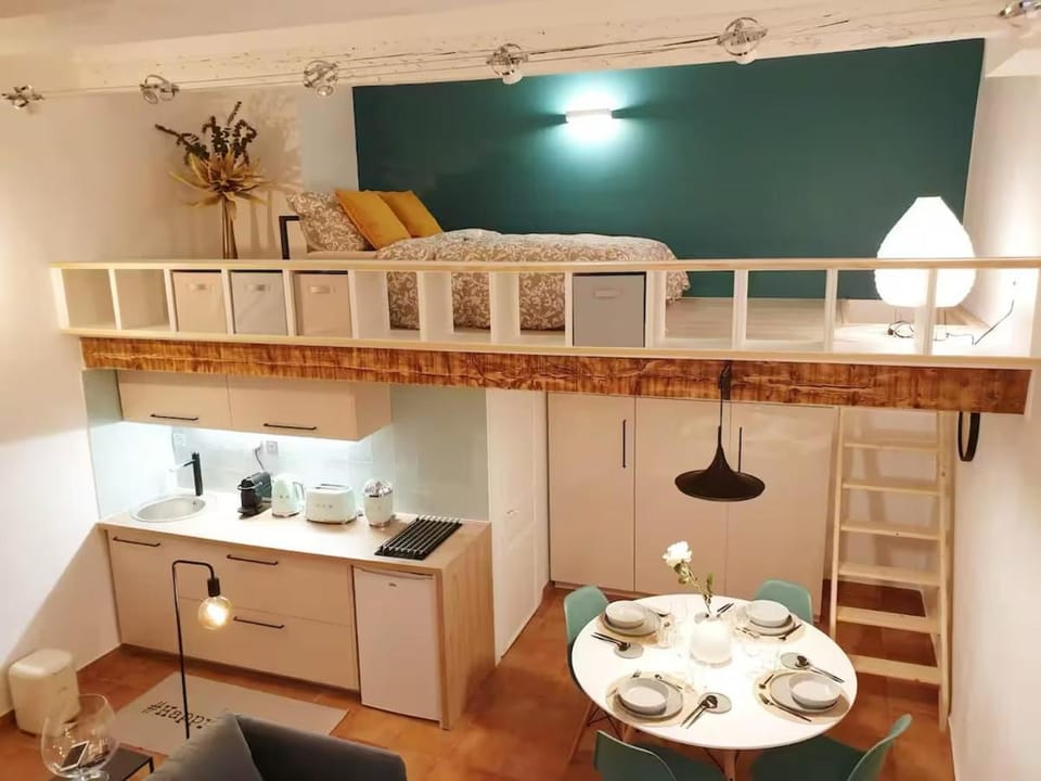 Studio Mezzanine Cosy Apartment in Aix-en-Provence