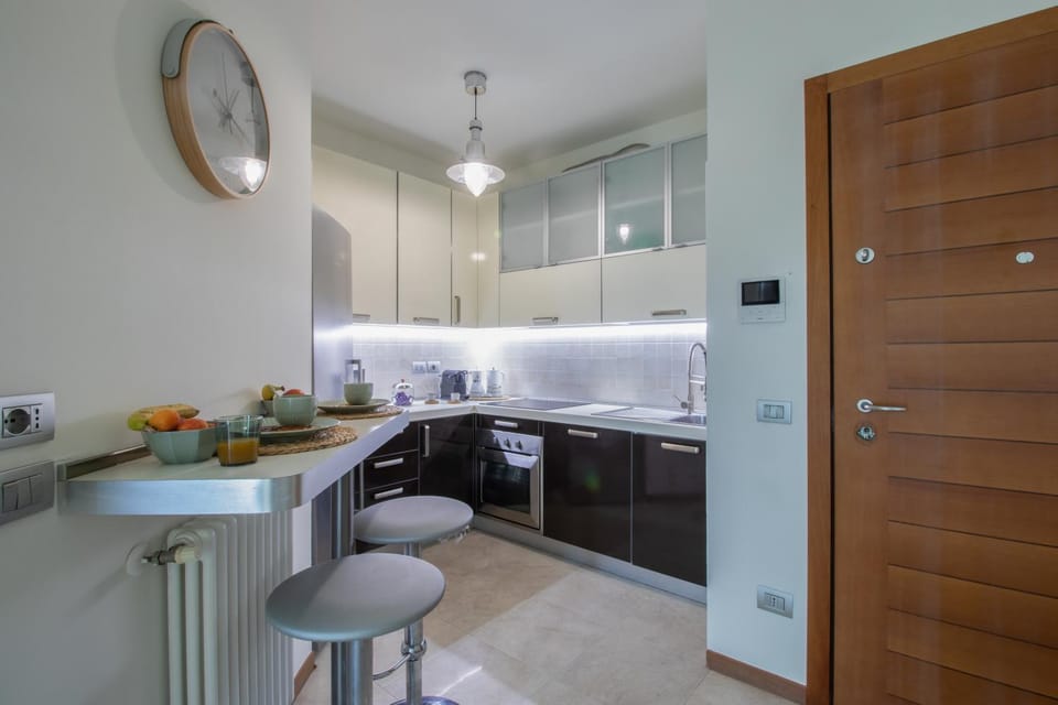 Kitchen or kitchenette, Food and drinks, Food, dishwasher, oven, stove