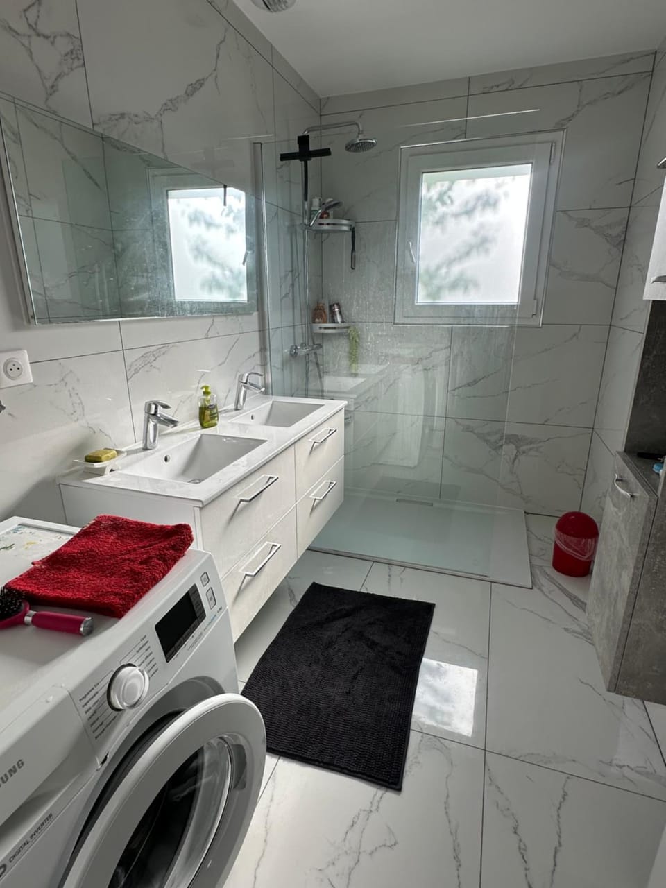Shower, Bathroom, towels, washing machine