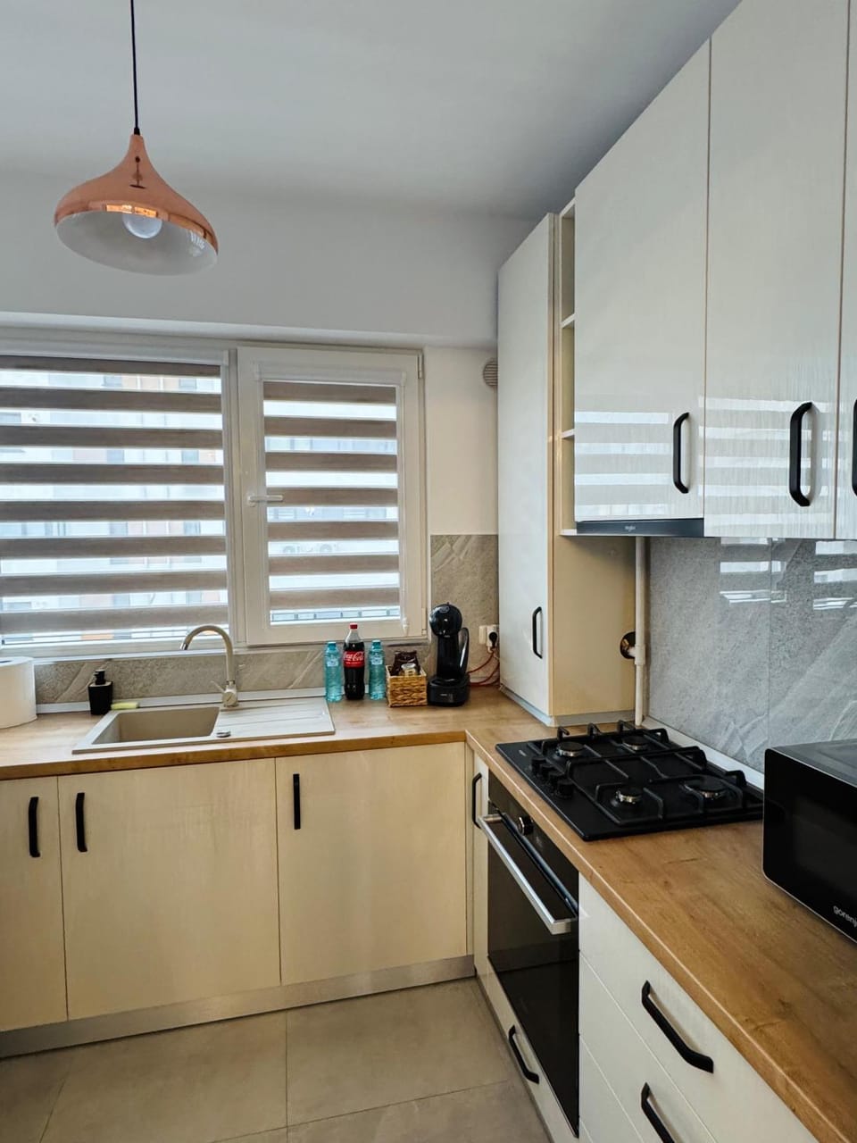 Coffee/tea facilities, Kitchen or kitchenette, stove
