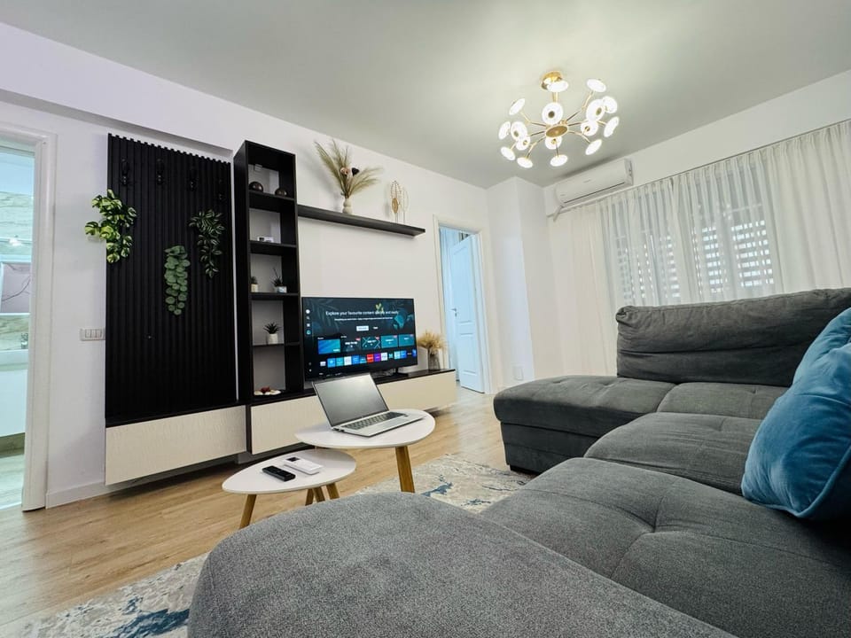 Communal lounge/ TV room, TV and multimedia, Living room, Seating area, Evening entertainment