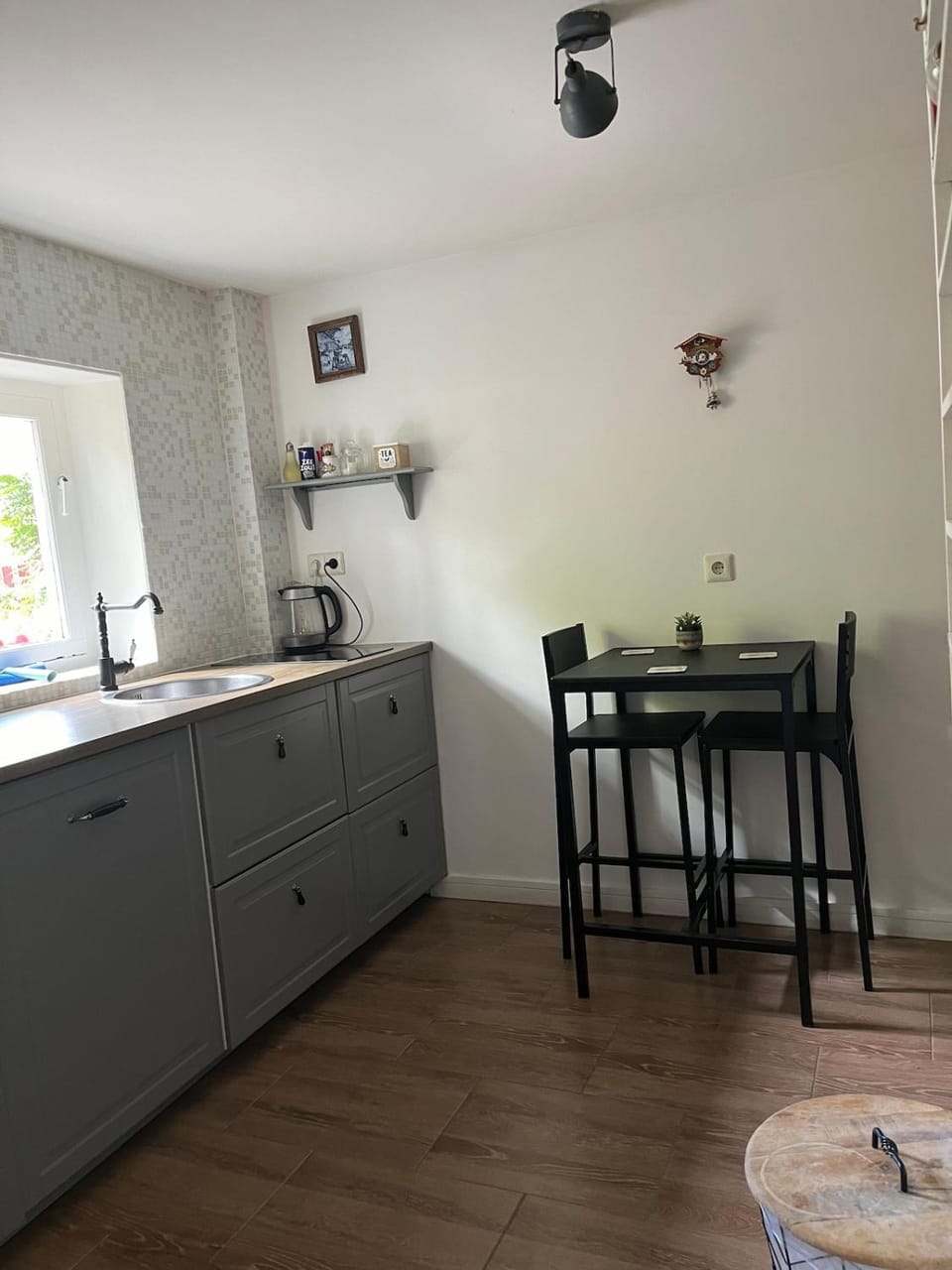 Kitchen or kitchenette, Dining area, stove