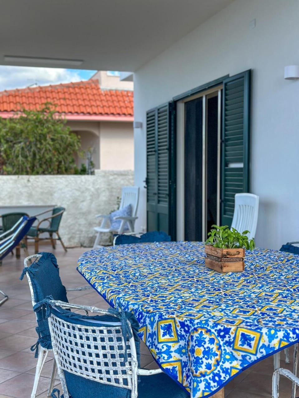 Patio, Dining area