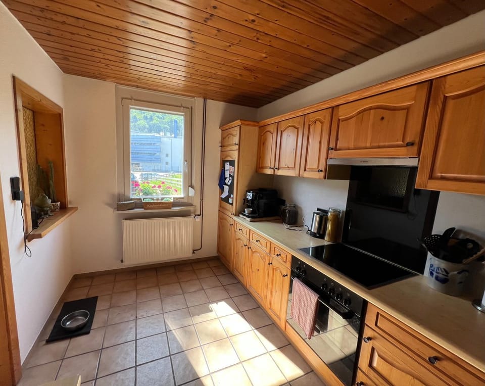 Kitchen or kitchenette, oven, pet friendly, stove