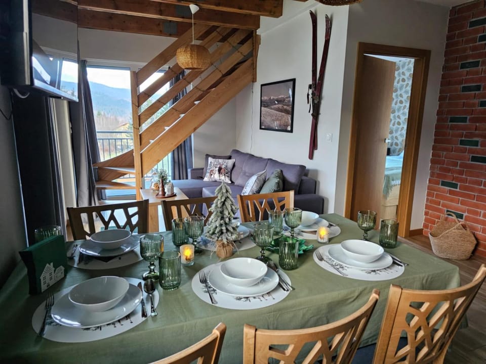 Living room, Seating area, Dining area