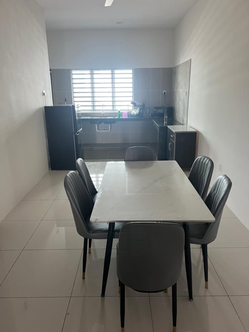 Kitchen or kitchenette, Dining area