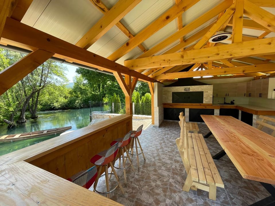 Patio, Communal lounge/ TV room, Natural landscape, Kitchen or kitchenette, Dining area, Evening entertainment