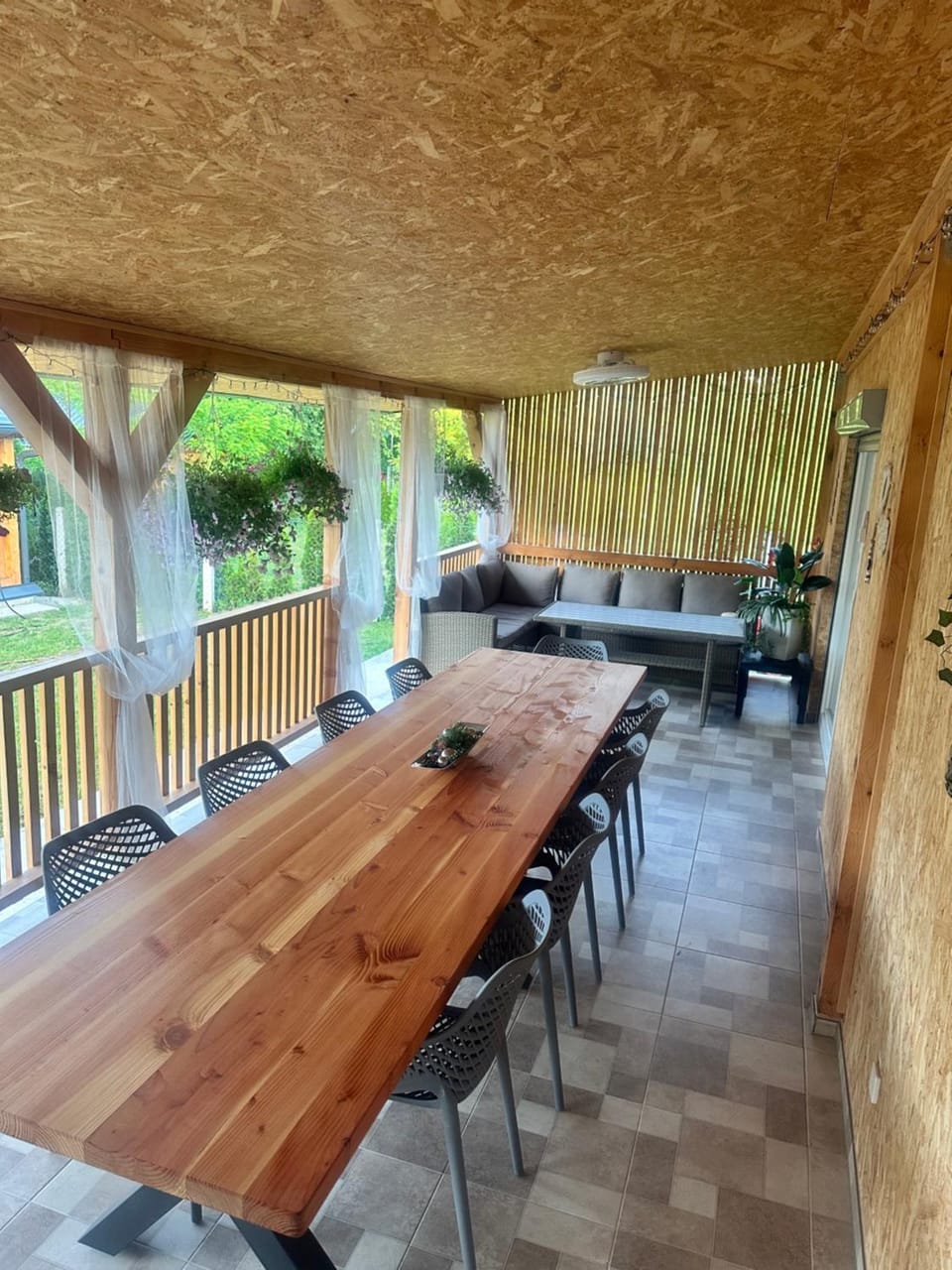 Restaurant/places to eat, Banquet/Function facilities, Seating area, Dining area