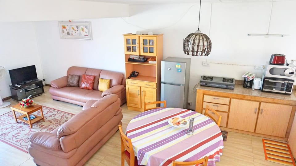 TV and multimedia, Kitchen or kitchenette, Living room, Dining area