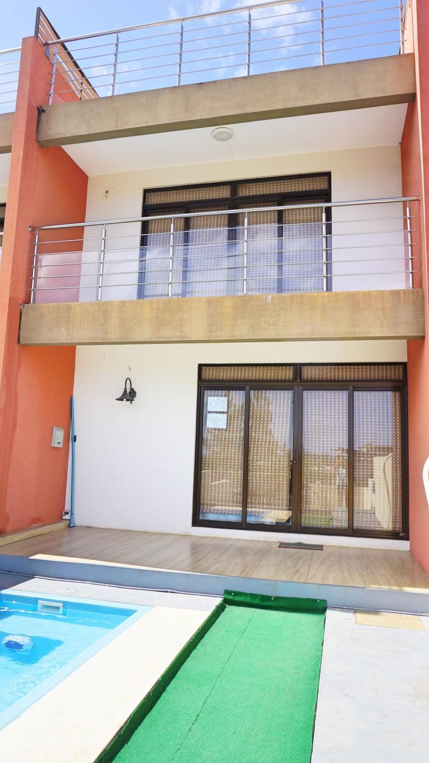 Facade/entrance, Bird's eye view