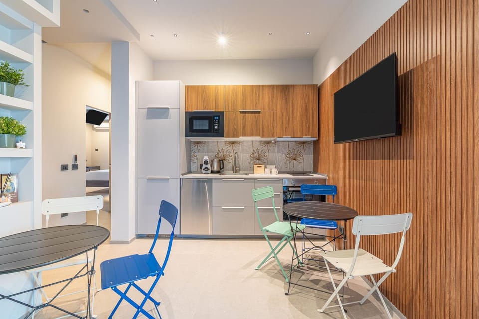 Kitchen or kitchenette, Living room